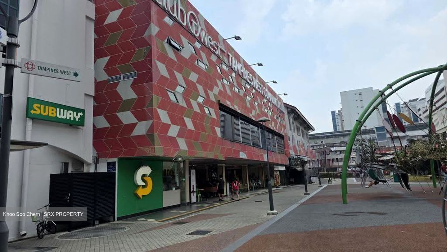 Tampines Street 81 (D18), Shop House #635877231